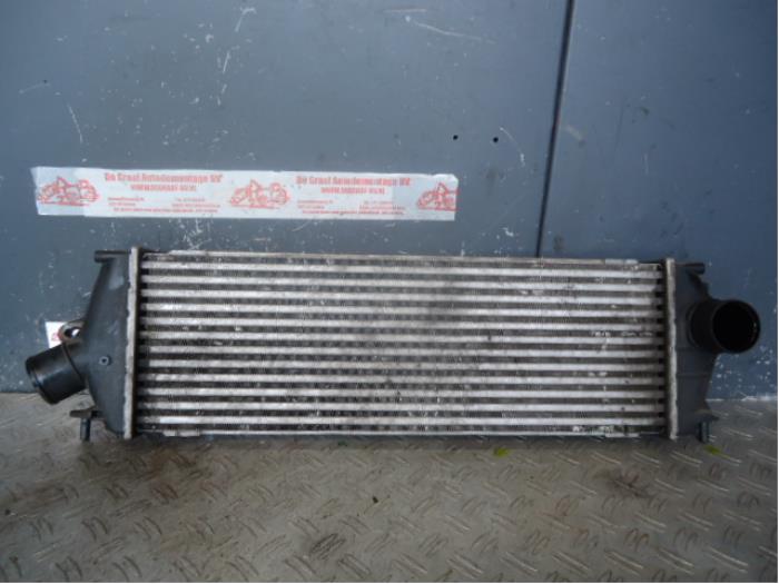 Intercooler van een Opel Vivaro 2.0 CDTI 2008