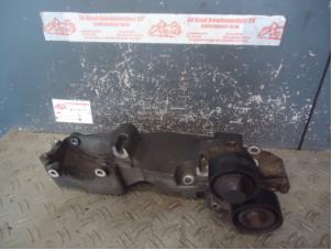 Gebruikte Dynamosteun onder Opel Vivaro 2.0 CDTI Prijs op aanvraag aangeboden door de Graaf autodemontage B.V.