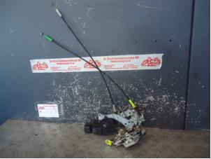 Gebruikte Deurslot Mechaniek 4Deurs links-achter Daihatsu Trevis 1.0 12V DVVT Prijs op aanvraag aangeboden door de Graaf autodemontage B.V.