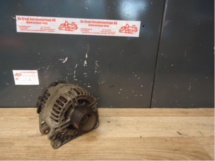 Gebruikte Dynamo Seat Leon (1M1) 1.8 20V Prijs op aanvraag aangeboden door de Graaf autodemontage B.V.
