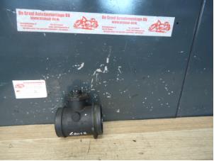 Gebruikte Luchtmassameter Mercedes E Combi (S210) 2.9 E-290 TDI Prijs op aanvraag aangeboden door de Graaf autodemontage B.V.