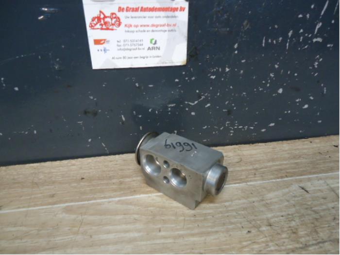 Gebruikte Airco expansieklep BMW 3 serie Touring (E91) 318i 16V Prijs € 30,00 Margeregeling aangeboden door de Graaf autodemontage B.V.