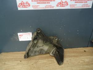 Gebruikte Dynamosteun boven Volkswagen Transporter T5 2.5 TDi Prijs € 25,00 Margeregeling aangeboden door de Graaf autodemontage B.V.