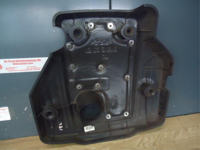 Afdekplaat motor van een Hyundai H-300 2.5 CRDi 2008