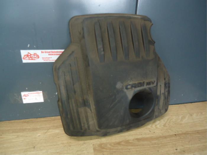 Afdekplaat motor van een Hyundai H-300 2.5 CRDi 2008