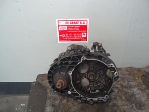 Gebruikte Versnellingsbak Volkswagen Transporter T5 2.5 TDi Prijs € 400,00 Margeregeling aangeboden door de Graaf autodemontage B.V.