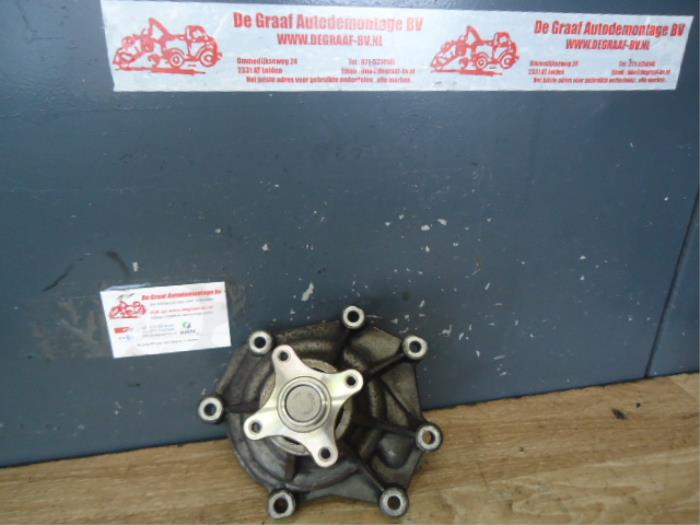 Gebruikte Waterpomp Hyundai H-300 2.5 CRDi Prijs € 45,00 Margeregeling aangeboden door de Graaf autodemontage B.V.