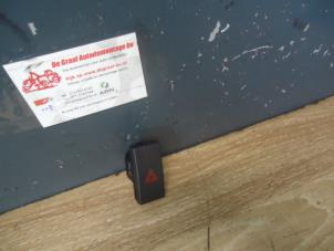 Gebruikte Schakelaar Paniekverlichting Ford Focus C-Max 1.8 16V Prijs € 10,00 Margeregeling aangeboden door de Graaf autodemontage B.V.