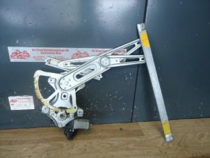 Gebruikte Ruitmechaniek 2Deurs rechts-voor Toyota Yaris II (P9) 1.4 D-4D Prijs € 40,00 Margeregeling aangeboden door de Graaf autodemontage B.V.