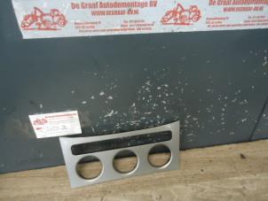 Gebruikte Dashboard deel Volkswagen Passat Variant (3C5) 1.9 TDI Prijs € 15,00 Margeregeling aangeboden door de Graaf autodemontage B.V.