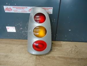 Gebruikte Achterlicht links Smart City-Coupé Prijs € 25,00 Margeregeling aangeboden door de Graaf autodemontage B.V.