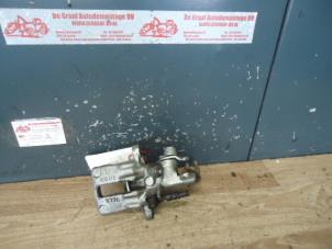 Gebruikte Remklauw (Tang) links-achter Nissan Primera (P11) 2.0 SRi 16V Prijs € 45,00 Margeregeling aangeboden door de Graaf autodemontage B.V.