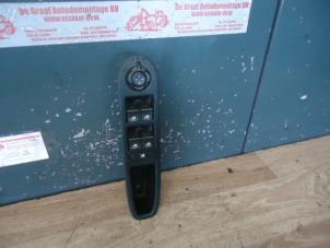 Gebruikte Combischakelaar ramen Alfa Romeo 159 Sportwagon (939BX) 2.2 JTS 16V Prijs € 45,00 Margeregeling aangeboden door de Graaf autodemontage B.V.