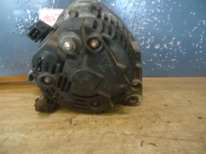 Dynamo van een Volkswagen Polo III (6N1) 1.4i 60 1999