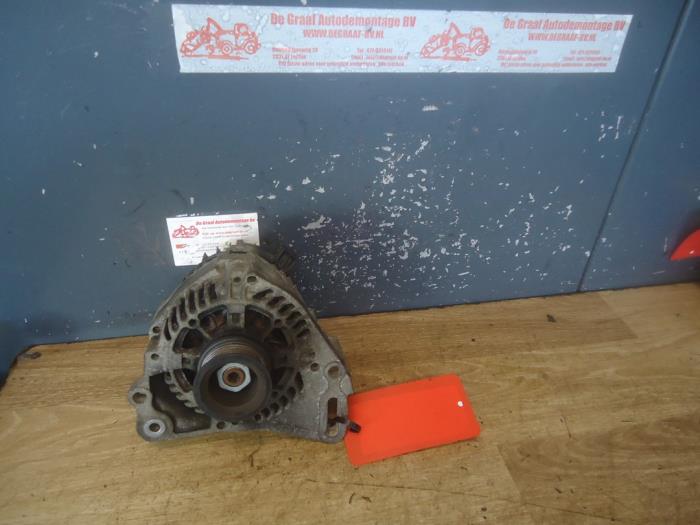 Dynamo van een Volkswagen Polo III (6N1) 1.4i 60 1999