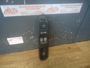 Gebruikte Combischakelaar ramen Honda HR-V (GH) 1.6 16V 4x2 Prijs € 50,00 Margeregeling aangeboden door de Graaf autodemontage B.V.