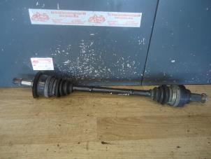 Gebruikte Aandrijfas links-achter BMW 1 serie (F20) 118d 2.0 16V Prijs € 85,00 Margeregeling aangeboden door de Graaf autodemontage B.V.