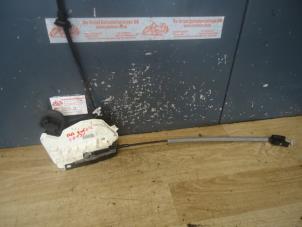 Gebruikte Deurslot Mechaniek 4Deurs rechts-achter Volkswagen Golf VI (5K1) 1.2 TSI BlueMotion Prijs € 30,00 Margeregeling aangeboden door de Graaf autodemontage B.V.