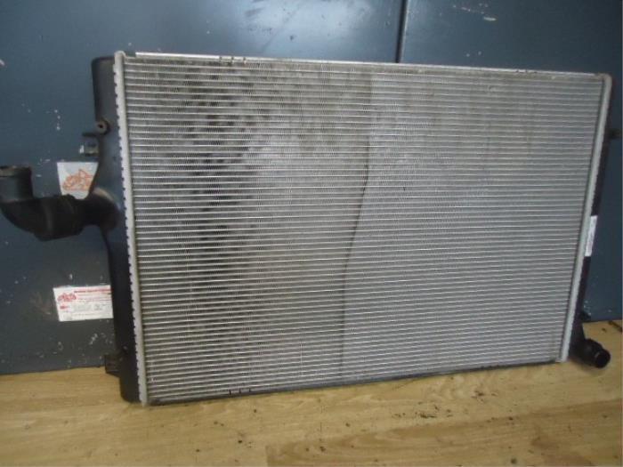 Gebruikte Radiateur Volkswagen Golf Prijs € 35,00 Margeregeling aangeboden door de Graaf autodemontage B.V.