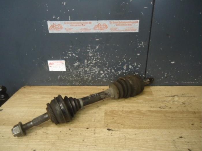 Gebruikte Aandrijfas links-voor Volvo V70 (GW/LW/LZ) 2.5 10V Prijs € 75,00 Margeregeling aangeboden door de Graaf autodemontage B.V.