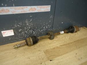 Gebruikte Aandrijfas rechts-voor Renault Twingo II (CN) 1.2 16V Prijs € 35,00 Margeregeling aangeboden door de Graaf autodemontage B.V.