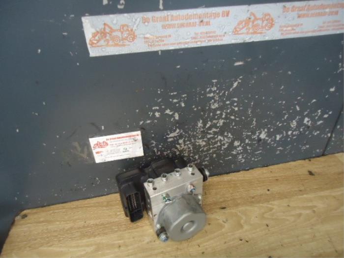 Gebruikte ABS Pomp Mitsubishi Space Star (A0) 1.2 12V Prijs € 150,00 Margeregeling aangeboden door de Graaf autodemontage B.V.