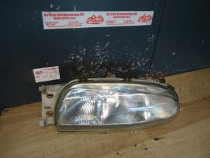 Gebruikte Koplamp links Ford Fiesta 4 1.3i Prijs € 25,00 Margeregeling aangeboden door de Graaf autodemontage B.V.