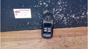 Gebruikte Combischakelaar ramen Opel Vivaro 1.9 DI Prijs € 25,00 Margeregeling aangeboden door de Graaf autodemontage B.V.