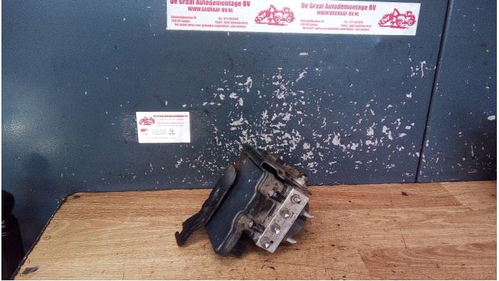 Gebruikte ABS Pomp Renault Zoé (AG) 46kW Prijs € 175,00 Margeregeling aangeboden door de Graaf autodemontage B.V.