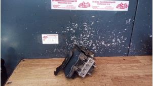 Gebruikte ABS Pomp Renault Zoé (AG) 46kW Prijs € 175,00 Margeregeling aangeboden door de Graaf autodemontage B.V.