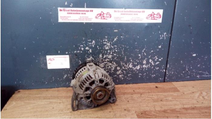 Gebruikte Dynamo Renault Twingo (C06) 1.2 16V Prijs € 30,00 Margeregeling aangeboden door de Graaf autodemontage B.V.