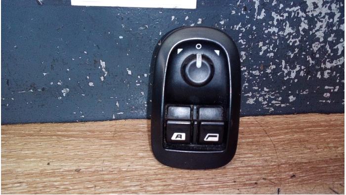 Combischakelaar ramen van een Peugeot 206 (2A/C/H/J/S) 1.4 XR,XS,XT,Gentry 2003