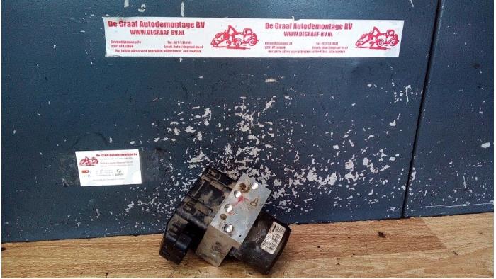 Gebruikte ABS Pomp Mitsubishi Space Wagon (N8/N9) 2.4 16V GDI GLX Prijs € 75,00 Margeregeling aangeboden door de Graaf autodemontage B.V.