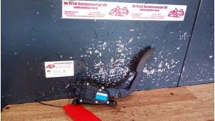 Gebruikte Gaspedaalpositie Sensor Renault Twingo II (CN) 1.2 16V Prijs € 30,00 Margeregeling aangeboden door de Graaf autodemontage B.V.