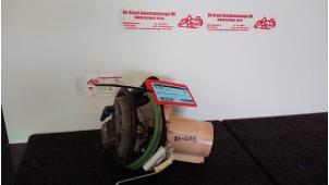 Gebruikte Benzinepomp Opel Zafira (F75) 1.6 16V Prijs € 40,00 Margeregeling aangeboden door de Graaf autodemontage B.V.