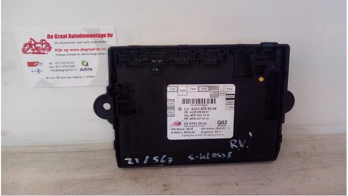 Gebruikte Comfort Module Mercedes S (W221) 3.0 S-320 CDI 24V Prijs € 175,00 Margeregeling aangeboden door de Graaf autodemontage B.V.