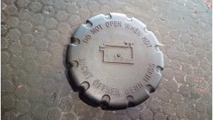 Gebruikte Expansievat dop Mercedes S (W221) 3.0 S-320 CDI 24V Prijs € 10,00 Margeregeling aangeboden door de Graaf autodemontage B.V.