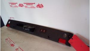 Gebruikte kofferdeksel bekleding Mercedes S (W221) 3.0 S-320 CDI 24V Prijs € 55,00 Margeregeling aangeboden door de Graaf autodemontage B.V.