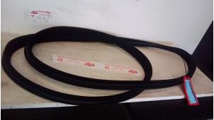 Gebruikte Deurrubber 4Deurs links-voor Mercedes S (W221) 3.0 S-320 CDI 24V Prijs € 40,00 Margeregeling aangeboden door de Graaf autodemontage B.V.