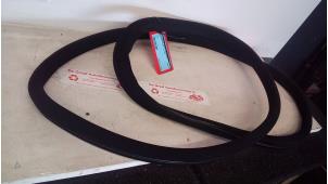 Gebruikte Portierrubber 4Deurs rechts-achter Mercedes S (W221) 3.0 S-320 CDI 24V Prijs € 40,00 Margeregeling aangeboden door de Graaf autodemontage B.V.