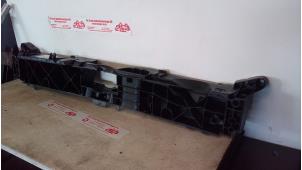 Nieuwe Dwarsbalk frontdeel Renault Clio Prijs € 60,50 Inclusief btw aangeboden door de Graaf autodemontage B.V.