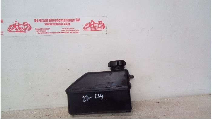Gebruikte Servo Oliereservoir Volvo XC70 (SZ) XC70 2.4 T 20V Prijs € 20,00 Margeregeling aangeboden door de Graaf autodemontage B.V.