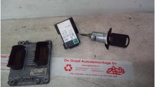 Gebruikte Kontaktslot + computer Opel Corsa C (F08/68) 1.2 16V Prijs € 125,00 Margeregeling aangeboden door de Graaf autodemontage B.V.