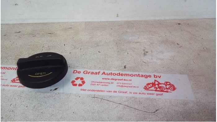 Gebruikte Oliedop Kia Cee'd Sporty Wagon (EDF) 1.6 16V Prijs € 12,50 Margeregeling aangeboden door de Graaf autodemontage B.V.