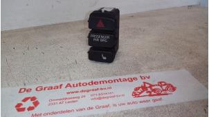 Gebruikte Schakelaar Paniekverlichting Skoda Citigo 1.0 12V G-TEC Prijs € 20,00 Margeregeling aangeboden door de Graaf autodemontage B.V.