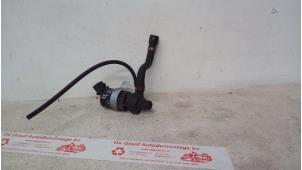 Gebruikte Koplampsproeier pomp Lexus LS (F4) 430 4.3 32V VVT-i Prijs € 25,00 Margeregeling aangeboden door de Graaf autodemontage B.V.