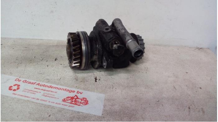 Gebruikte Servopomp Volkswagen Transporter/Caravelle T5 2.5 TDi Prijs € 80,00 Margeregeling aangeboden door de Graaf autodemontage B.V.