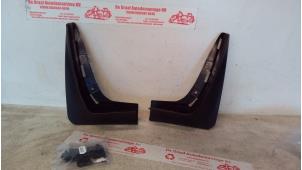 Gebruikte Spatlap Mini Mini (R56) Prijs € 40,00 Margeregeling aangeboden door de Graaf autodemontage B.V.