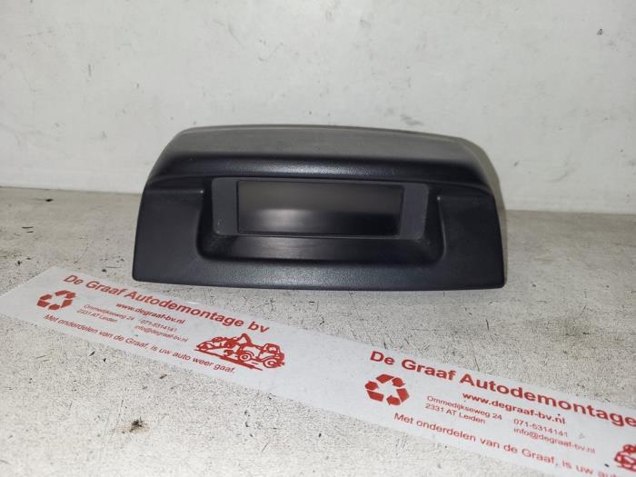 Gebruikte Display Interieur Opel Vivaro 2.5 DTI 16V Prijs € 25,00 Margeregeling aangeboden door de Graaf autodemontage B.V.
