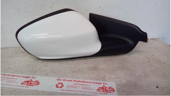 Buitenspiegel rechts van een Citroën C4 Cactus (0B/0P) 1.2 PureTech 82 12V 2015